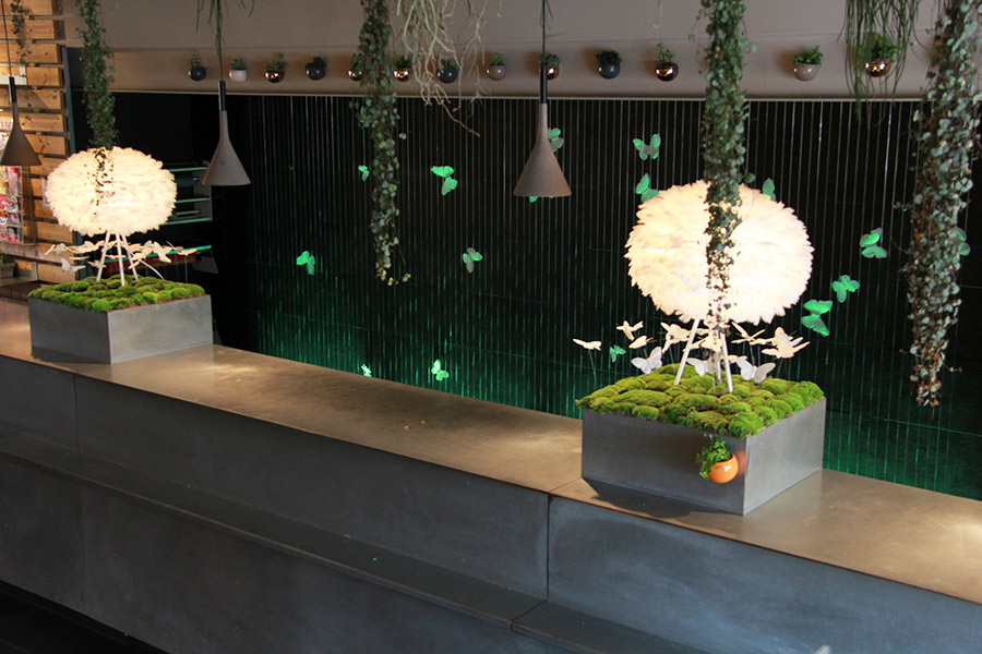 comptoir-lampes-plumes-a-poser